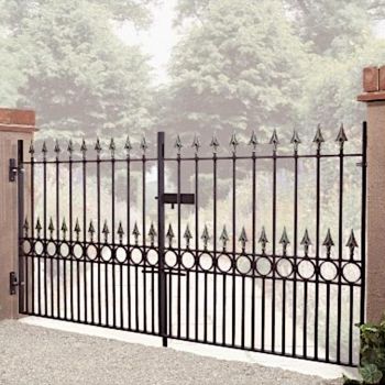 Balmoral Premium Spear Top Low Double Driveway Gate - Steel - Fits Gap 2743 mm x 1168 mm High - Electro Galv./Black Powder Coated