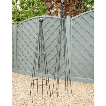 Hampton 5Ft Obelisk - Garden Plant Support - Solid Steel - L36.7 x W33 x H152.4 cm - Black - Finial is an additional extra